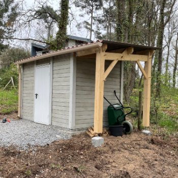  Abri de jardin en béton aspect bois 1 pente avec bûcher